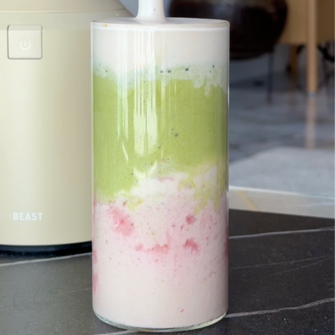 Strawberry Date Matcha Smoothie – Beast UK